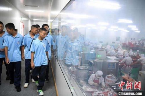 首个辣条专业班湖南平江开班 网友:课后作业吃辣条