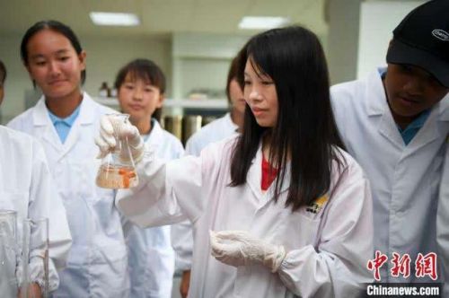 首个辣条专业班湖南平江开班 网友:课后作业吃辣条